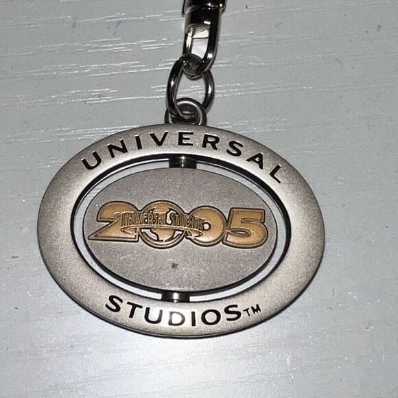 Universal Studios 2005 Destination Keychain Spinner Keyring Collectable Souvenir - Picture 1 of 6